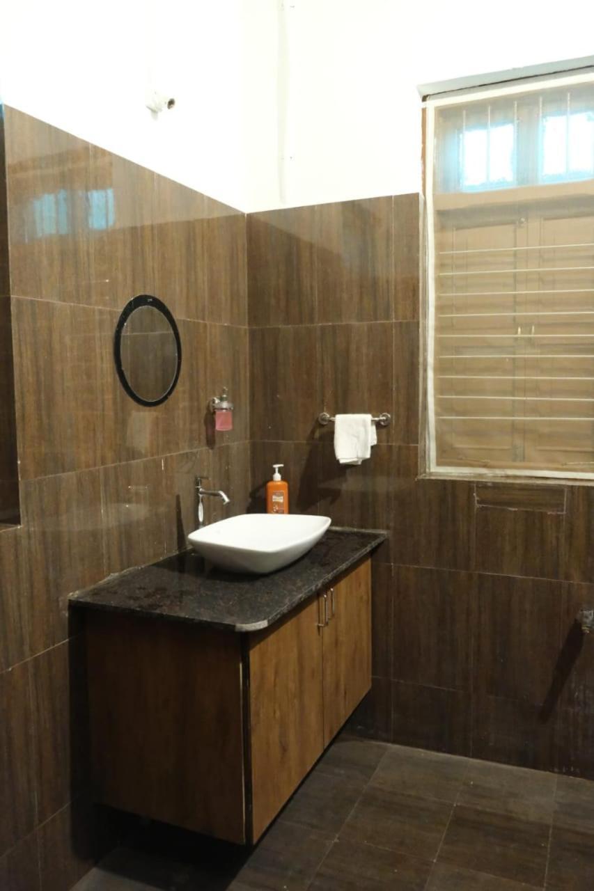 Hotel Ashirwad Junagadh Exterior photo